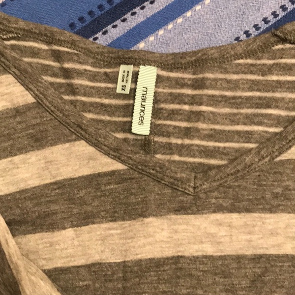 Soft gray striped V-neck top - Picture 2 of 5